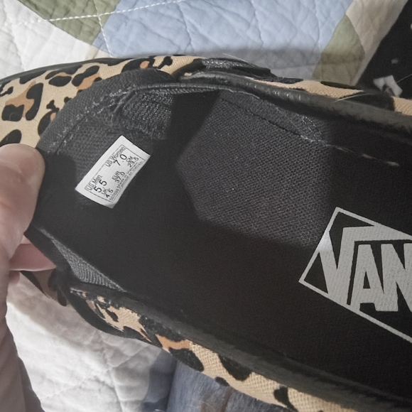 Vans Leopard Skull Slip-On Shoes - Picture 4 of 4